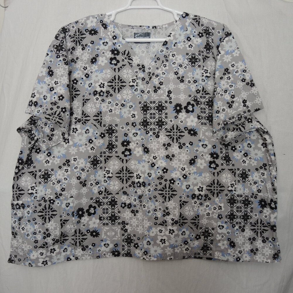 Butter Soft Scrub Top V-Neck 2 Pockets Gray Floral Geometric Women's Plus Sz 4X